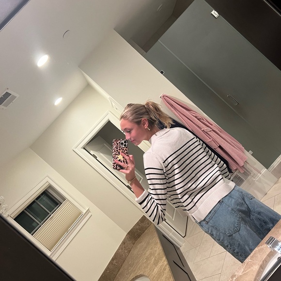 UNIQLO BLUE AND WHITE STRIPED SWEATER - Picture 3 of 3